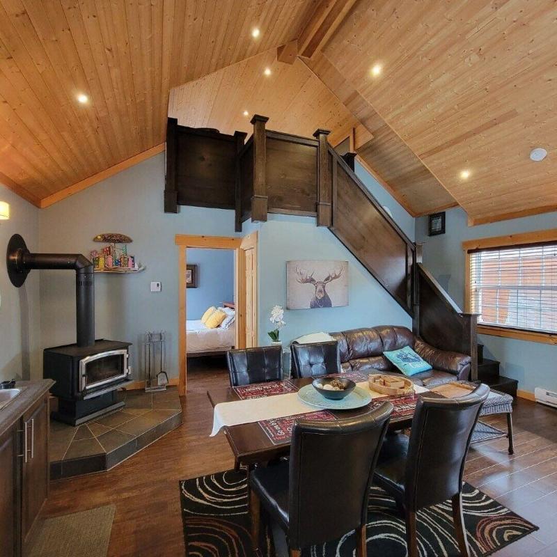 Tranquil Waters Inn - The Deer Lake Loft — photo 2