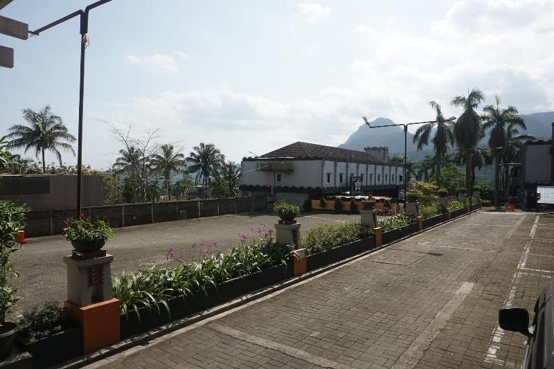Hotel Puriwisata Baturraden — photo 2