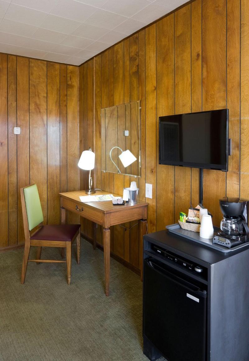 Sunset Motel image