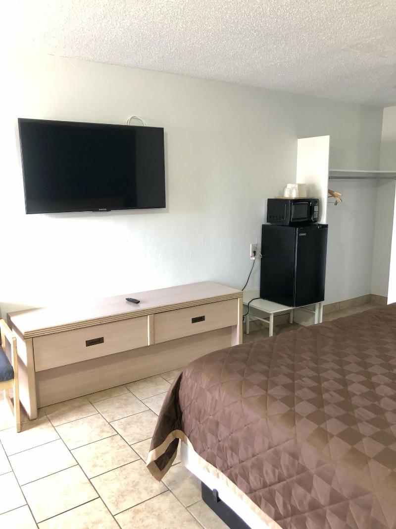 Budget Inn image