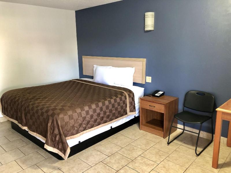 Budget Inn image