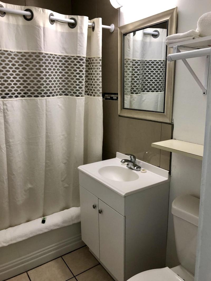 Budget Inn image
