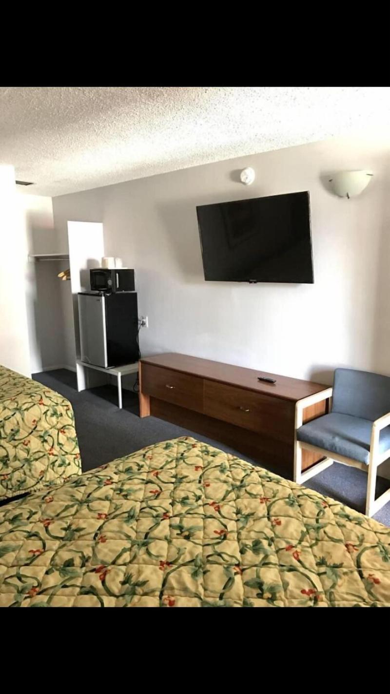 Budget Inn image