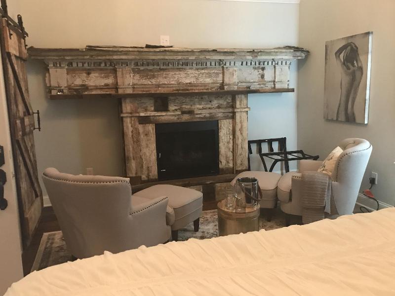 Chateau Rooms image