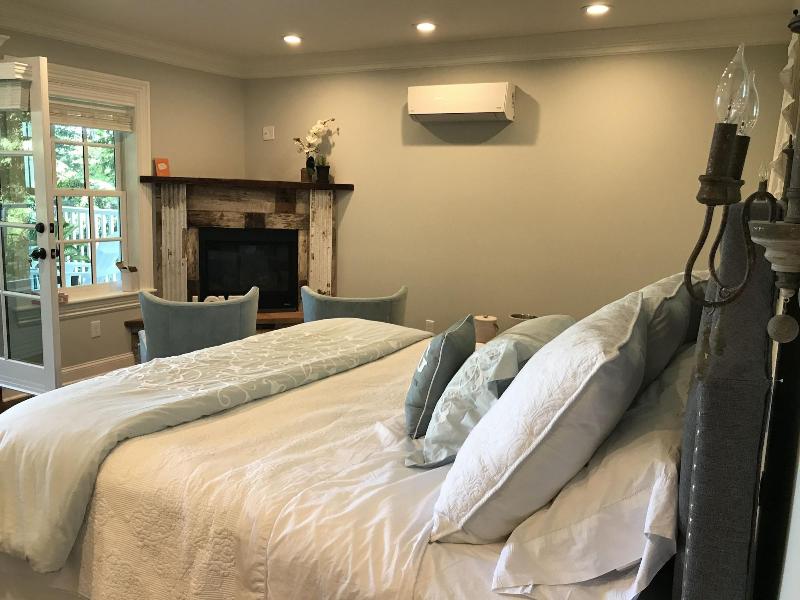 Chateau Rooms image
