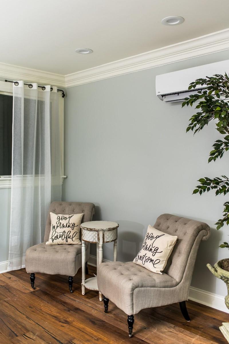 Chateau Rooms image