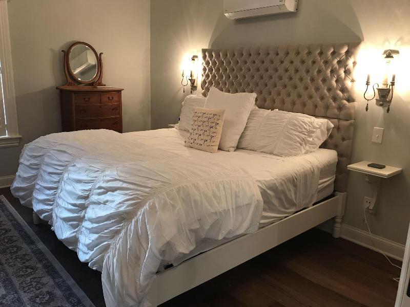 Chateau Rooms image