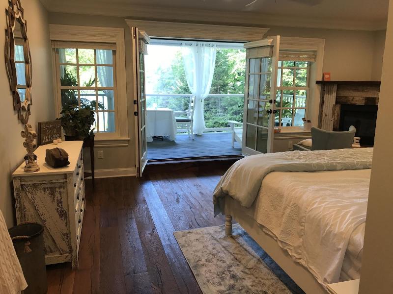 Chateau Rooms image