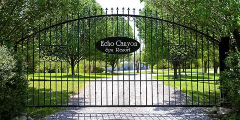 Echo Canyon Spa Resort