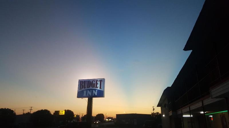 Budget Inn — exterior view