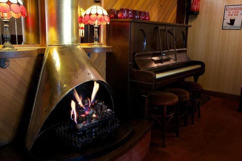 Tully's Hotel