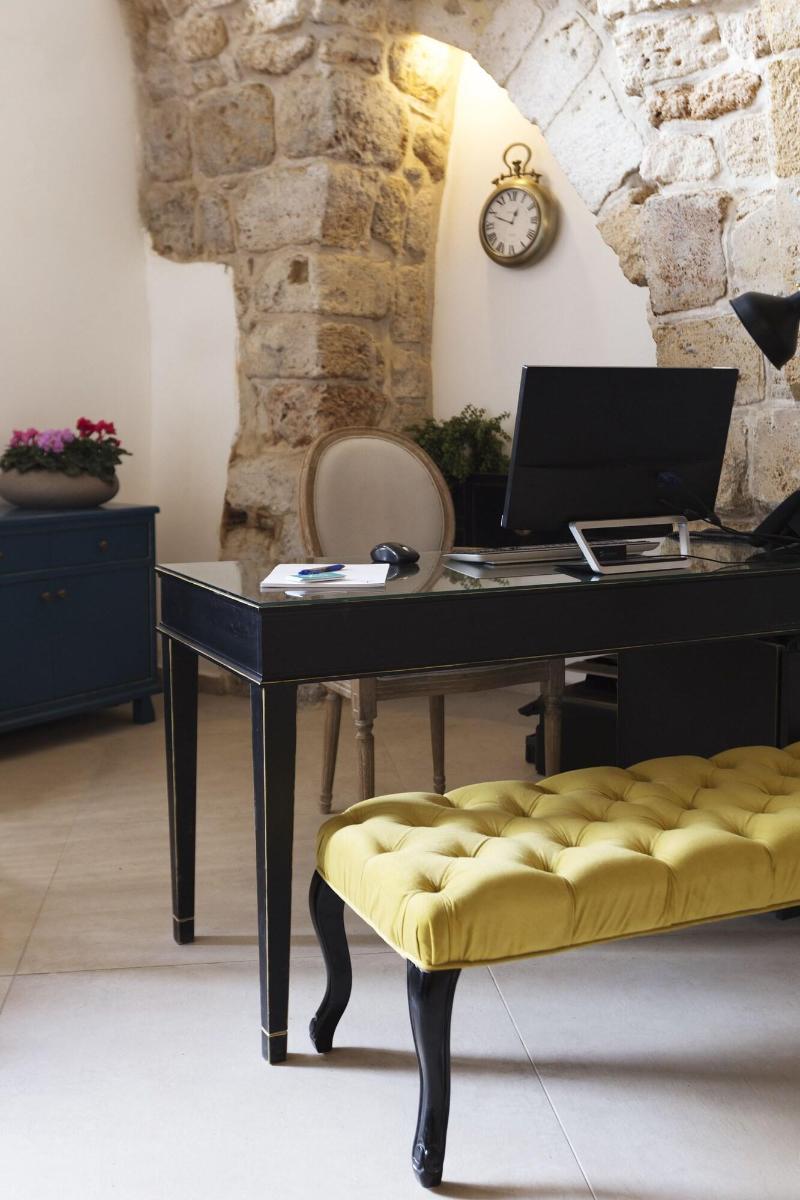 Akotika Boutique image