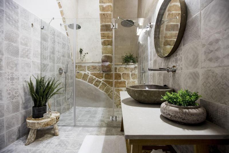Akotika Boutique image
