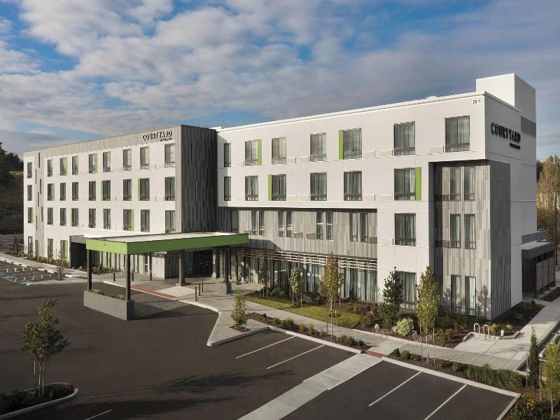 Courtyard By Marriott Portland East image