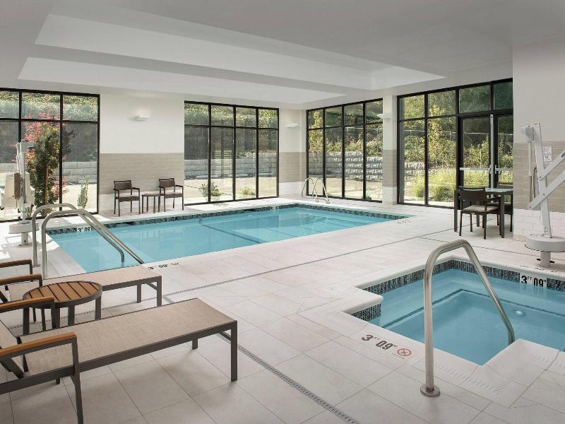 Courtyard By Marriott Portland East image