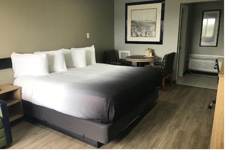 Super 8 By Wyndham Hazleton image