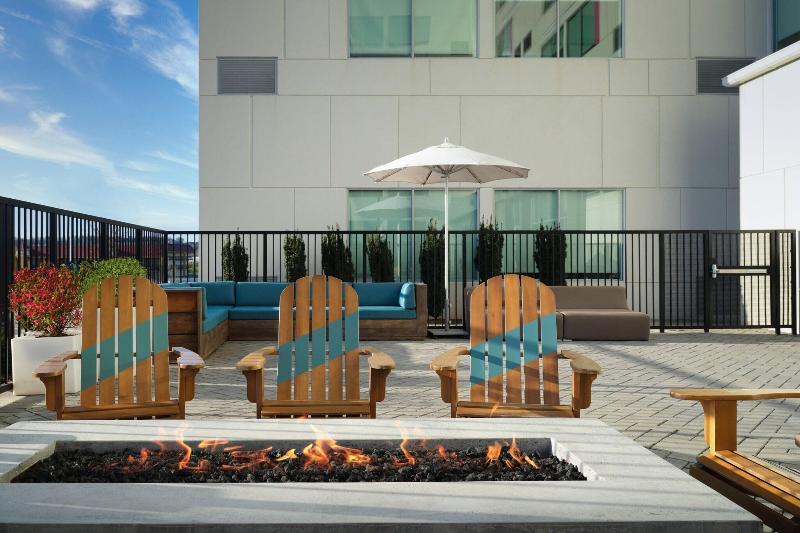 Aloft Knoxville West image