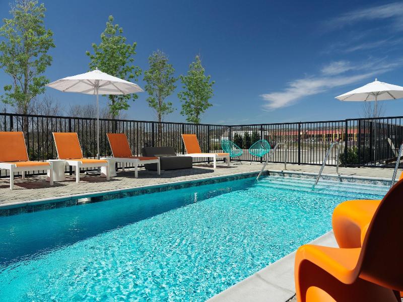 Aloft Knoxville West image