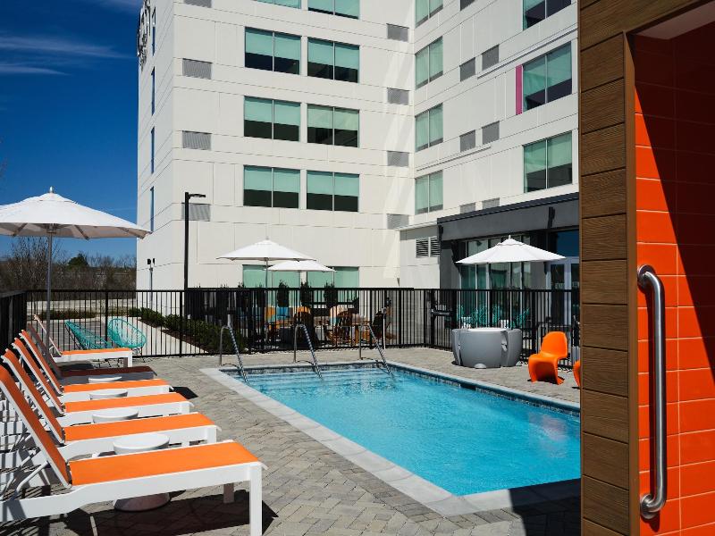 Aloft Knoxville West image