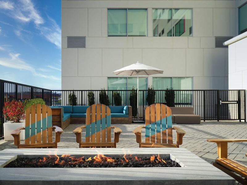 Aloft Knoxville West image