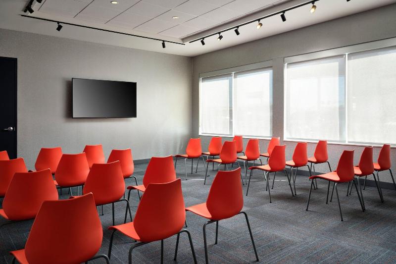 Aloft Knoxville West image