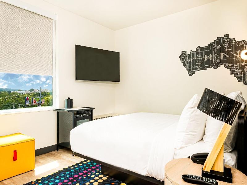 Aloft Knoxville West image