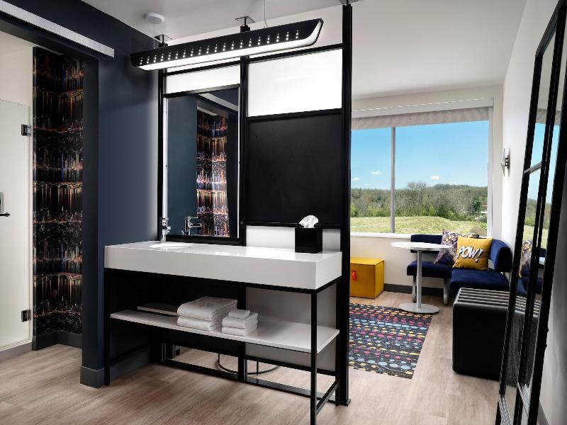 Aloft Knoxville West image