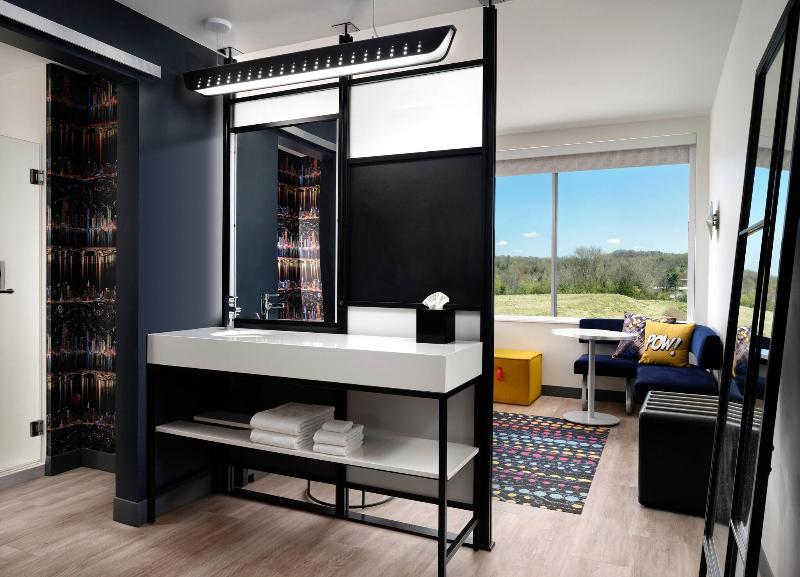 Aloft Knoxville West image