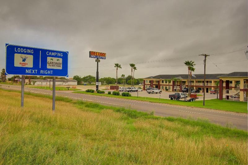 Deluxe Inn & Suites — general view