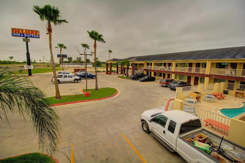 Deluxe Inn & Suites — general view