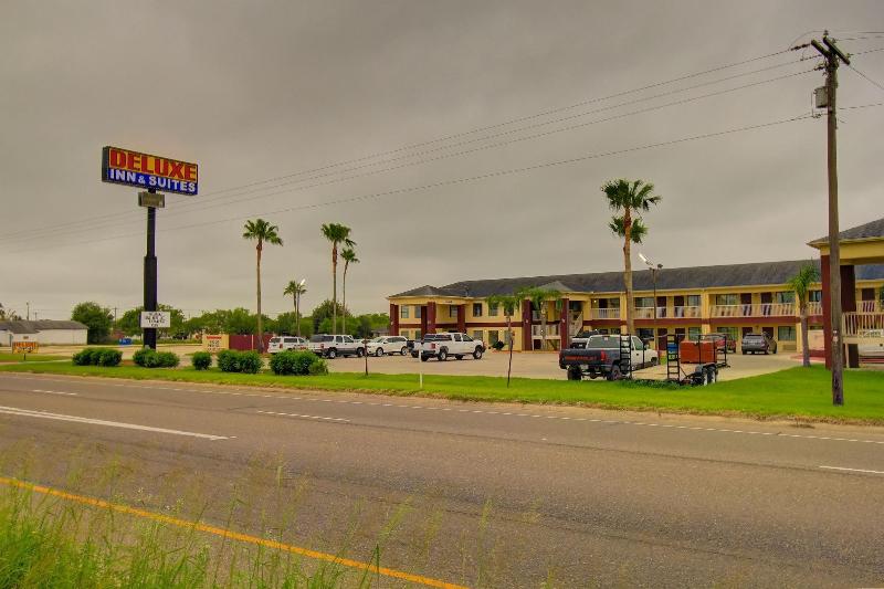 Deluxe Inn & Suites — general view