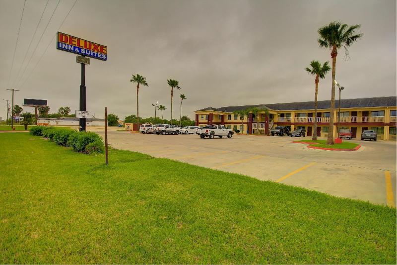 Deluxe Inn & Suites — general view