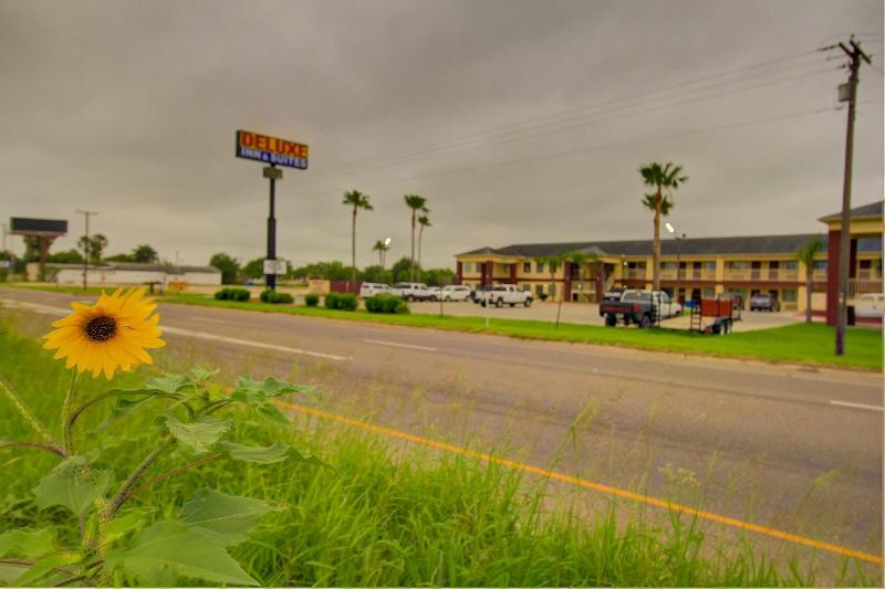 Deluxe Inn & Suites