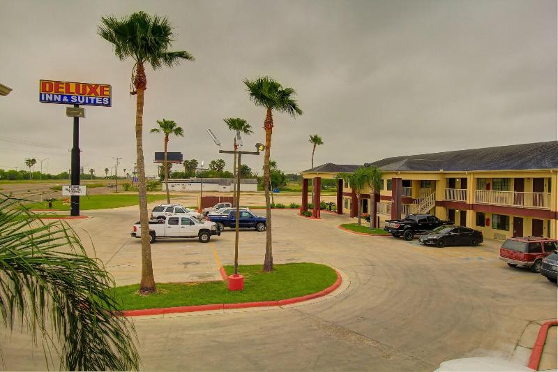Deluxe Inn & Suites