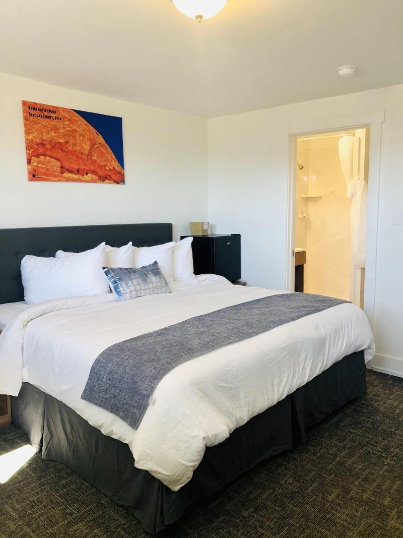 Blue Sage Inn & Suites image