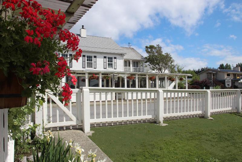 Outlook Inn On Orcas Island image