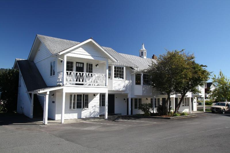 Outlook Inn On Orcas Island image