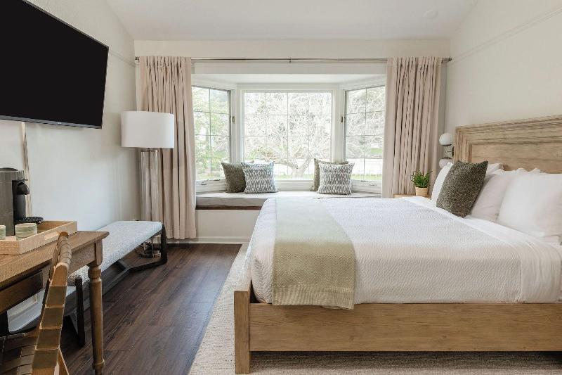 Outlook Inn On Orcas Island image