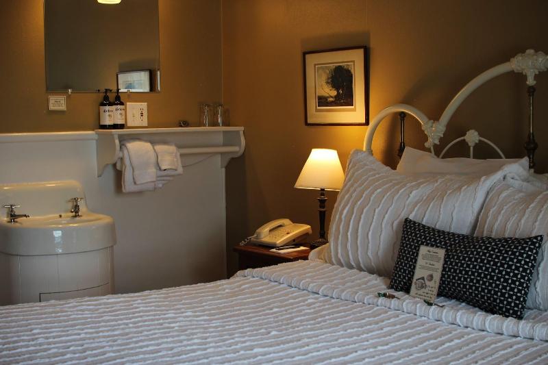 Outlook Inn On Orcas Island image