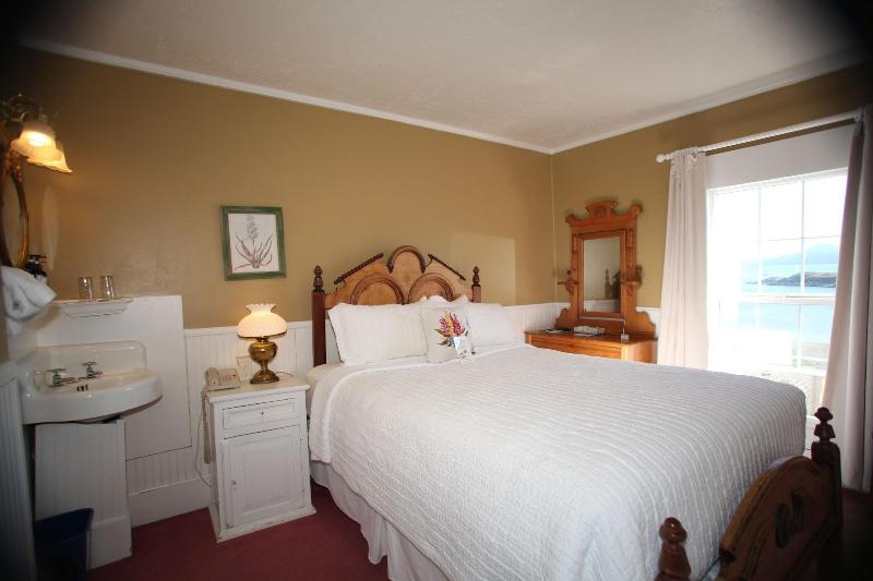 Outlook Inn On Orcas Island image