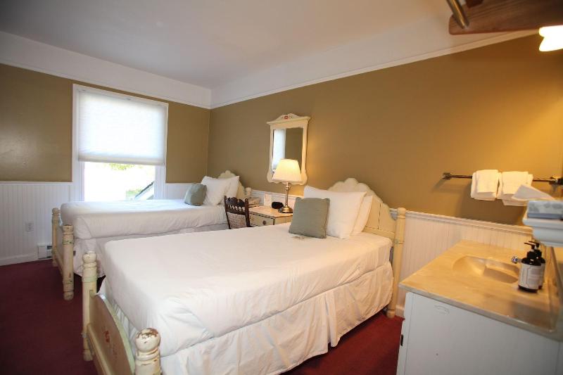 Outlook Inn On Orcas Island image