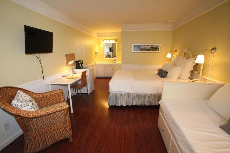 Outlook Inn On Orcas Island image