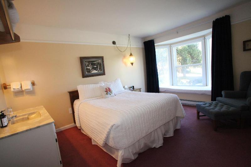Outlook Inn On Orcas Island image