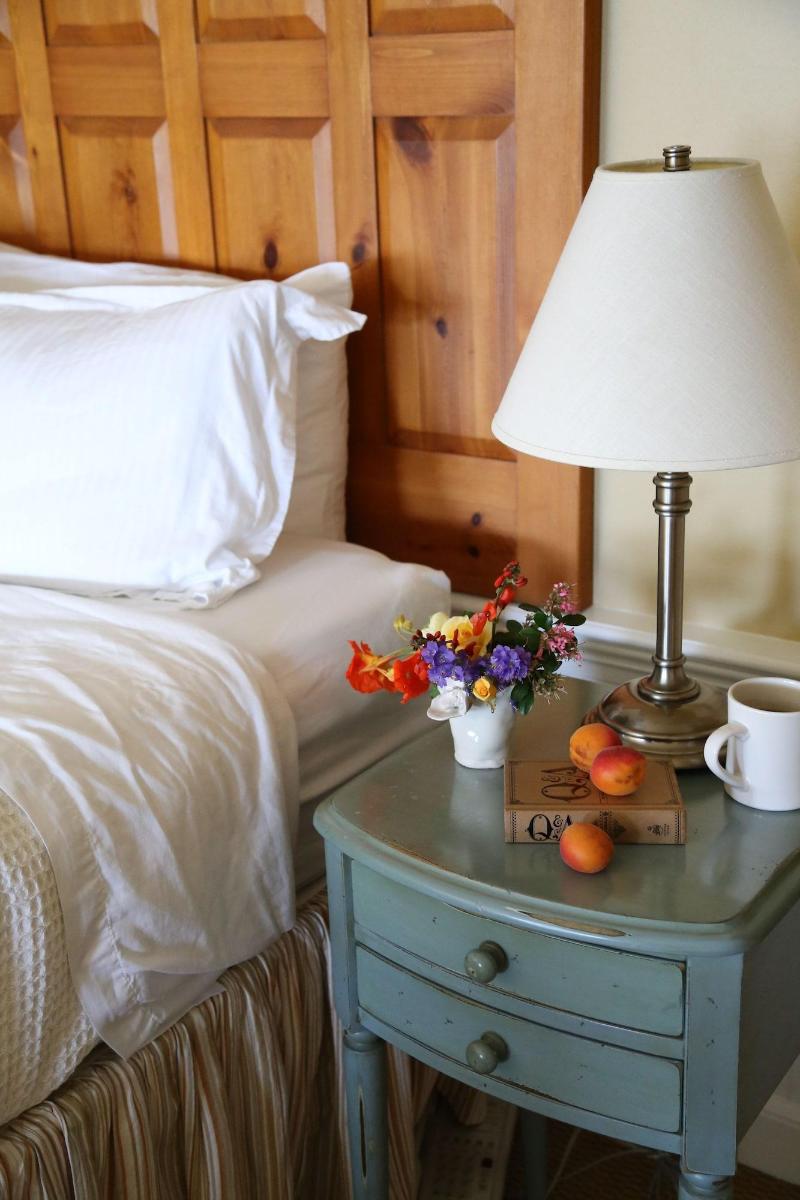 Outlook Inn On Orcas Island image