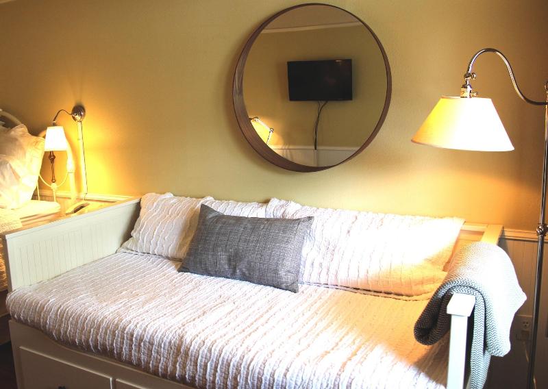 Outlook Inn On Orcas Island image