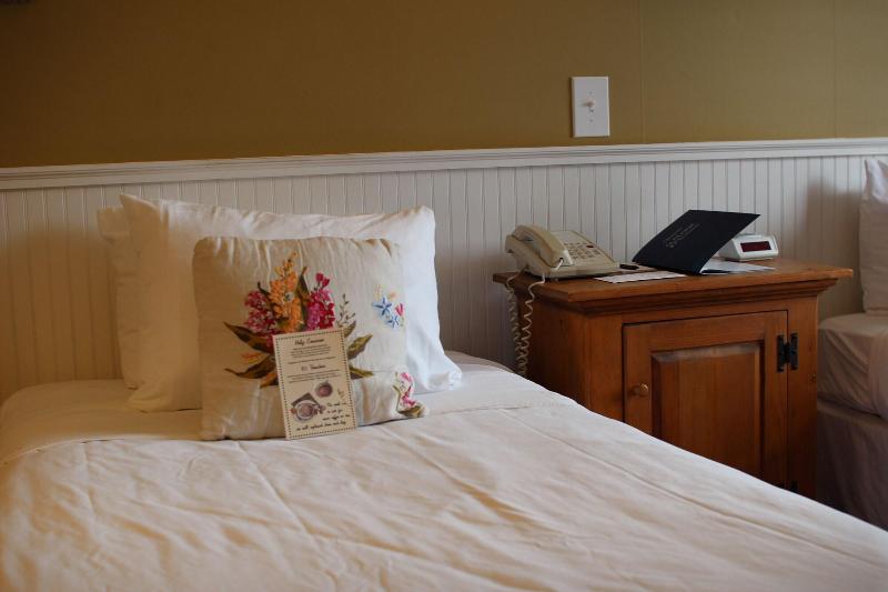 Outlook Inn On Orcas Island image