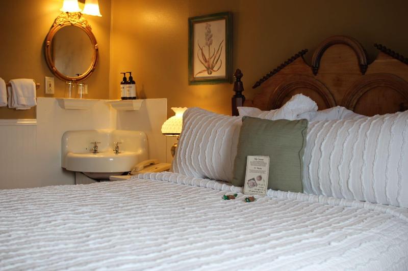Outlook Inn On Orcas Island image