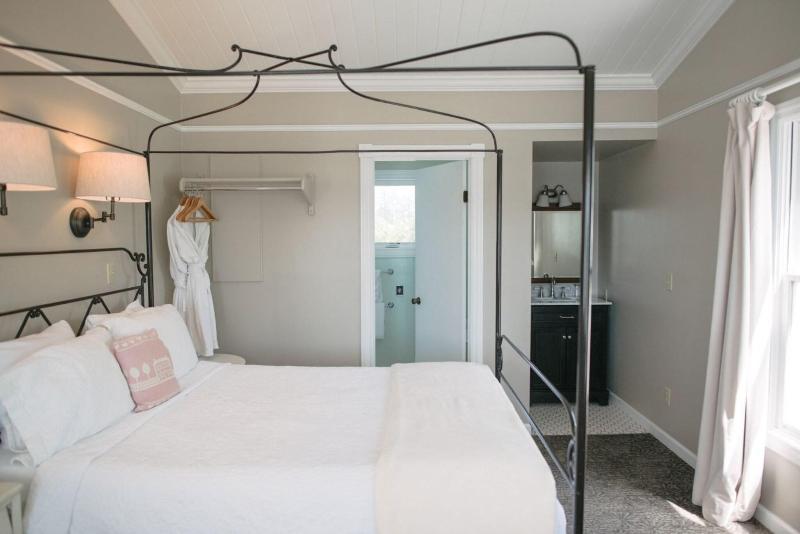 Outlook Inn On Orcas Island image