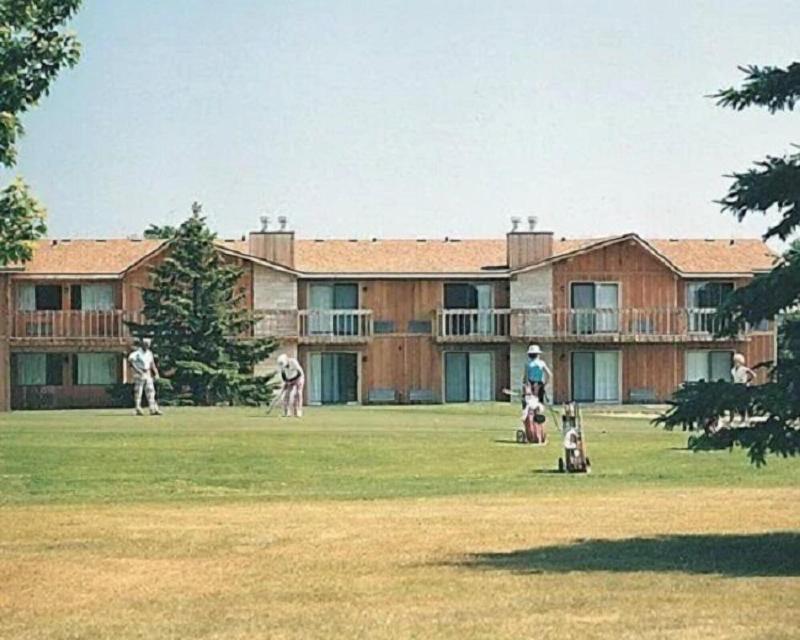 Par 5 Resort image