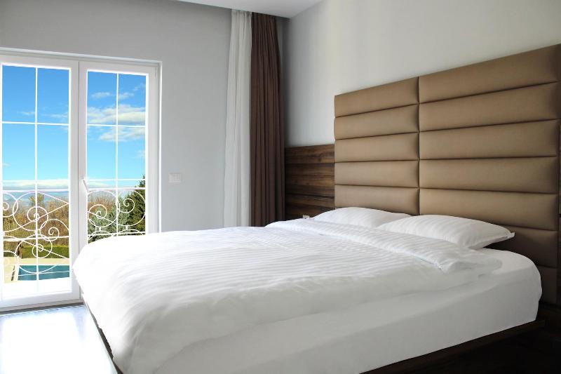 Gardenland Resort image